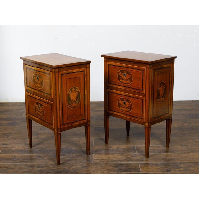 Early 19th Century Pair of Italian Neoclassical 1800s Walnut Bedside Tables with Marquetry Décor For Sale - Image 5 of 12