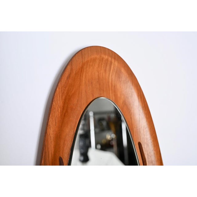 Mid-Century Campo & Graffi Curved Teak Wood Oval Wall Mirror, Italy, 1960s For Sale - Image 4 of 18