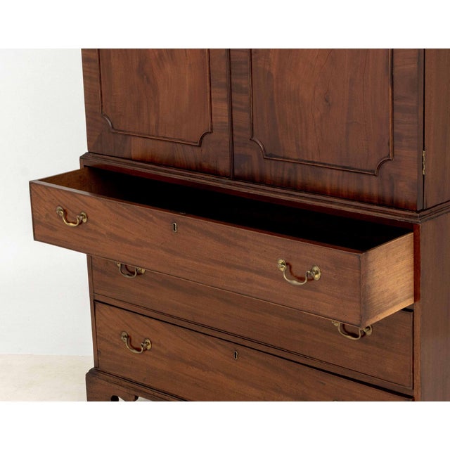 Early 20th Century Edwardian Flame Mahogany Linen Press, Early 20th Century For Sale - Image 5 of 7