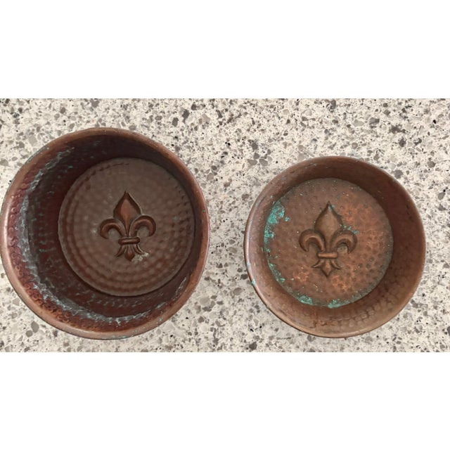 Vintage Solid Copper Hammered Pet Bowls – Dog or Cat Food & Water – Set of 2 For Sale - Image 6 of 12