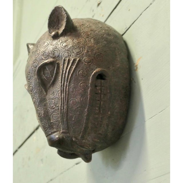 1950s Large African Benin Bronze Leopard's Head, 1950 For Sale - Image 5 of 9