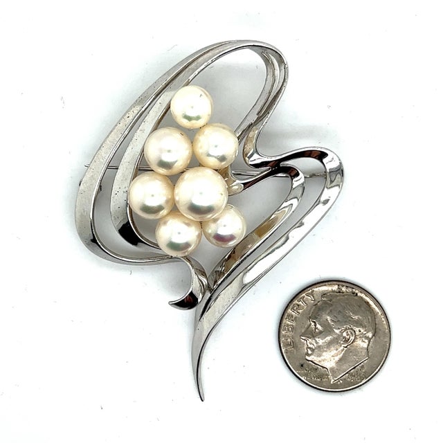 1990s 1990s Mikimoto Estate Akoya Pearl Brooch Pin Sterling Silver For Sale - Image 5 of 9