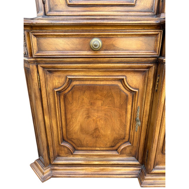 1960s Karges Burled Walnut Louis XVI French Regency Breakfront Bookcase Cabinet For Sale In Indianapolis - Image 6 of 18