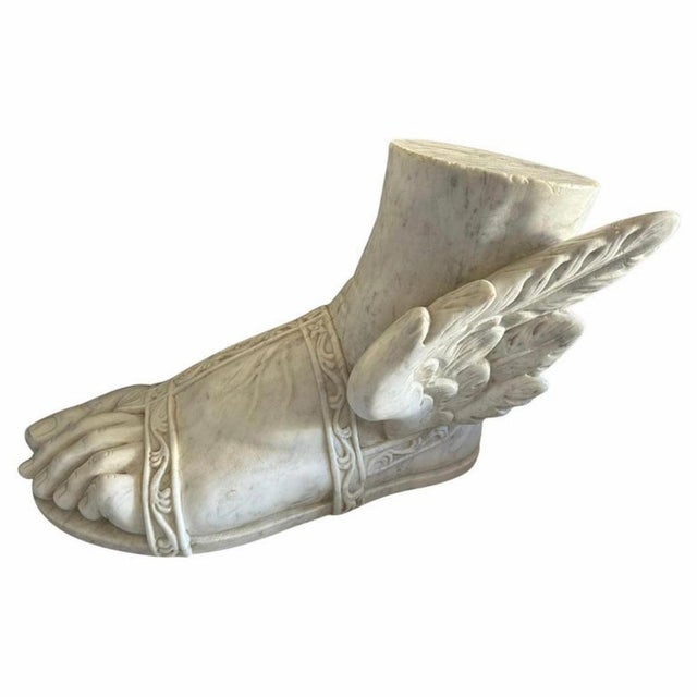 Masterpiece and Museum Pair of Feet of "Mercury" 19th Century in Carrara marble 46 x 30 x 20cm good condition for the...