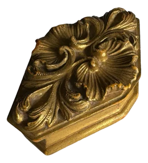 Mid 20th Century Hollywood Regency Borghese Italian Sculpted Gilted Box