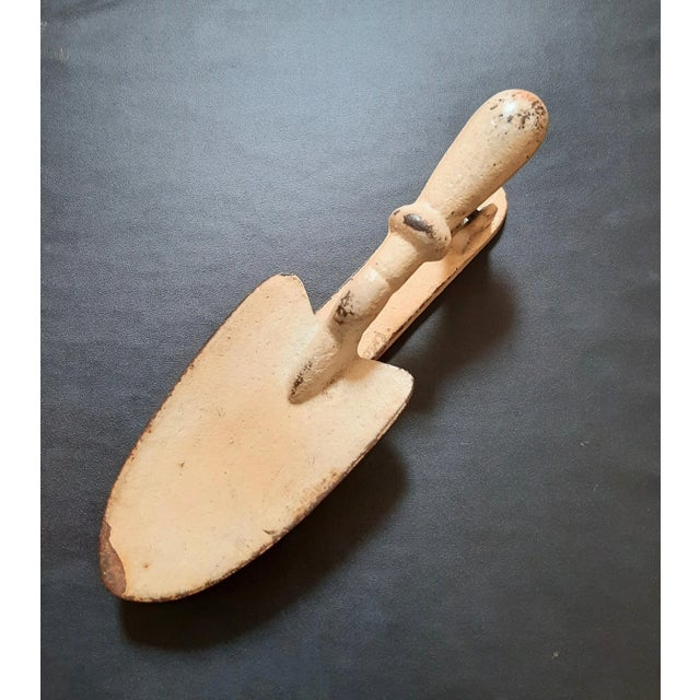 Mid 20th Century Cast Iron Garden Door Knocker Spade Shovel Greenhouse For Sale - Image 5 of 5