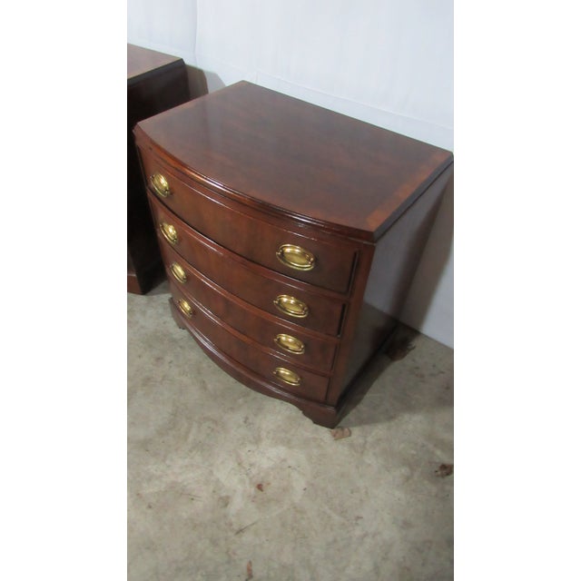 Thomasville 1980s Pair Thomasville Nightstands Mahogany Collection Bowfront Banded Chests For Sale - Image 4 of 10