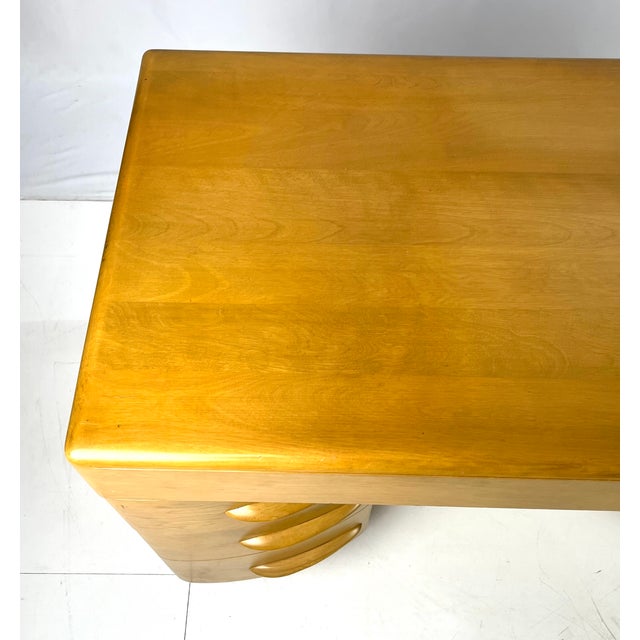 Mid-Century Modern Heywood-Wakefield Solid Birch Kneehole Desk in "Wheat" Finish For Sale - Image 13 of 18