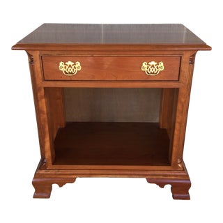 Stickley Chippendale Style Colunm Corner Cherry Single Drawer Nightstand For Sale