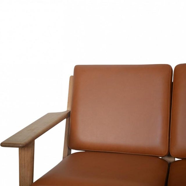 GE290 Three-Seater Sofa in Oak and Walnut by Hans Wegner, 1990s For Sale - Image 3 of 18