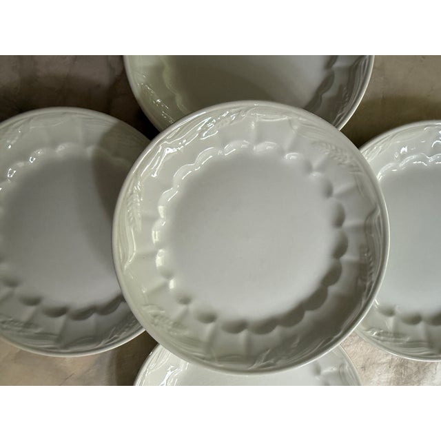 Rustic European 1950s Set of Five (5) Royal Crownford Wheat Ironstone Plates, 9 5/8 Inch Dinner Plates, Made in England For Sale - Image 3 of 9