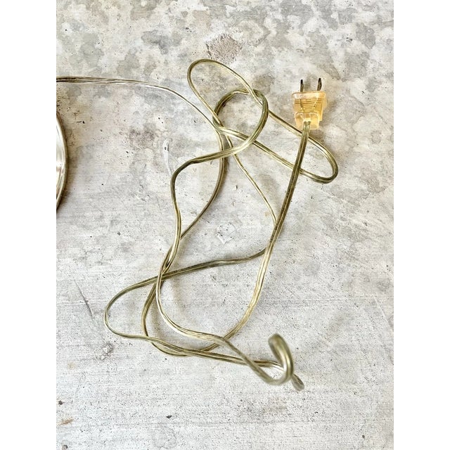 1970s 1970s Vintage Hollywood Regency-Style Cut Crystal & Gold Tone Metal Table Lamp For Sale - Image 5 of 5