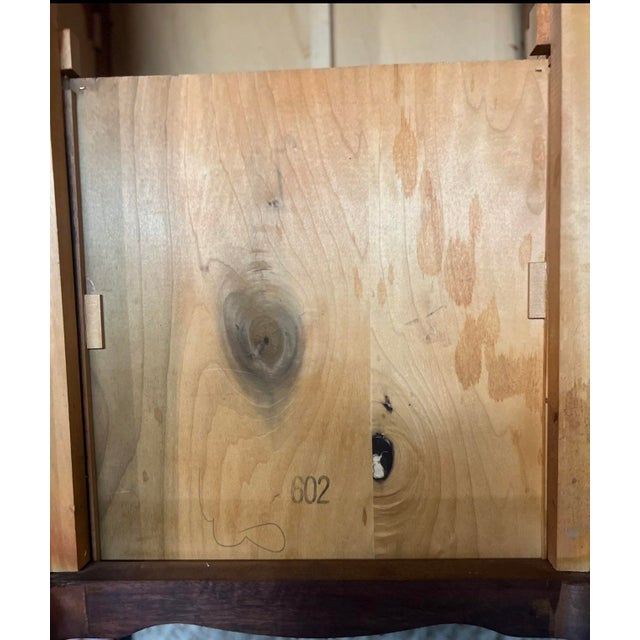 Burnt Umber Vintage Mahogany Nightstand With Tooled Leather Top — Georgian Revival, Mid-Century For Sale - Image 8 of 8