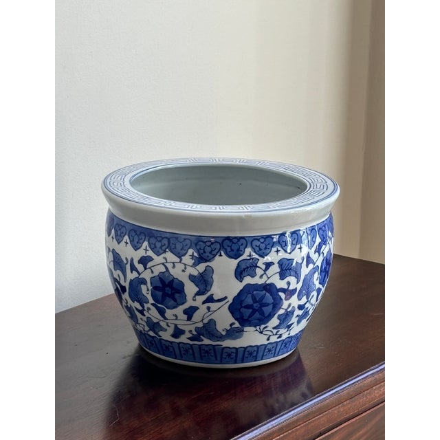 White 1980s Petite Chinoiserie Fishbowl Style Porcelain Cachepot / Planter For Sale - Image 8 of 12
