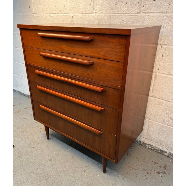 Mid-Century Modern Vintage Five Drawer Walnut Highboy Dresser by Drew Furniture For Sale - Image 3 of 14