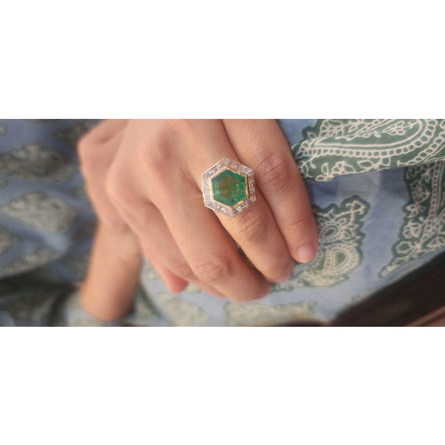 Art deco style Natural high quality zambian Emerald & diamond ring 18k gold For Sale In New York - Image 6 of 18