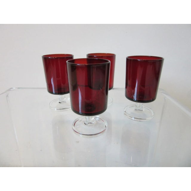 Mid-Century Modern French J.G. Durand Arcoroc Ruby Cordial Glasses - Set of 4 For Sale In Cincinnati - Image 6 of 9