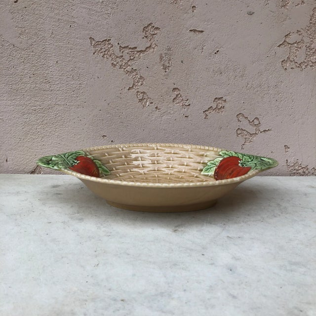 French Country C.1930 Majolica Platter Bowl With Tomato Sarreguemines For Sale - Image 3 of 7