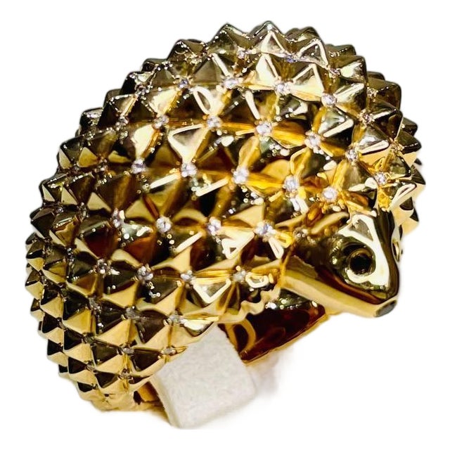 Hedgehog Spikey Emerald Eyes 18k Gold Statement Unique Cute Animal Ring, Size 6 For Sale