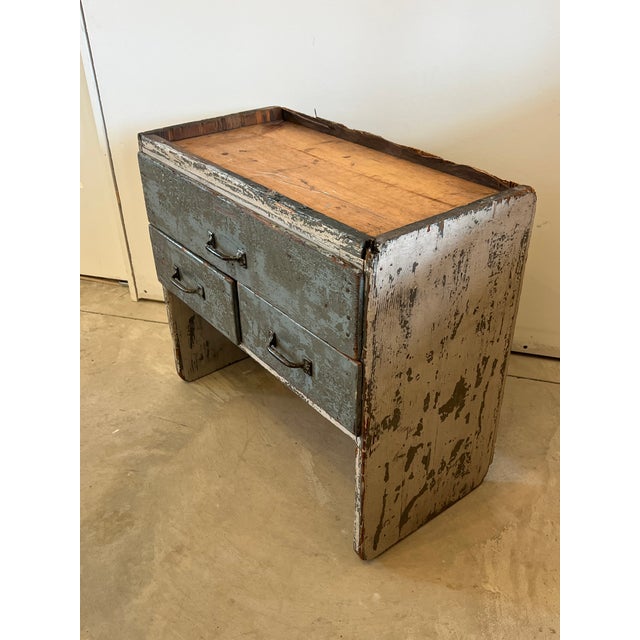 Early 20th Century Painted Pine Utility Cabinet / Work Table For Sale - Image 4 of 11