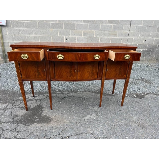 Late 20th Century Hickory Chair Mahogany Satinwood Inlaid Serpentine Front Sideboard. For Sale - Image 15 of 17