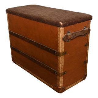 Vintage Travel Trunk in Leather For Sale