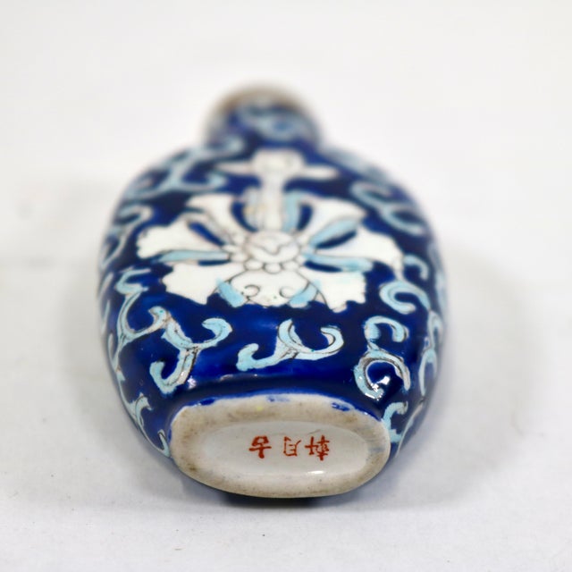 Early 20th Century Antique Blue & White Enamel Lotus Flower Chinese Snuff Bottle With Stone Stopper For Sale - Image 5 of 15