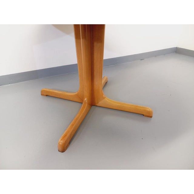 Vintage Round Dining Table in Blond Elm with Integrated Extension, 1970s For Sale - Image 9 of 14