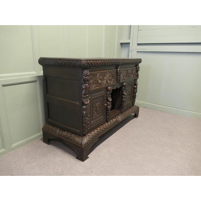 Early 19th Century Oak Green Man Dresser Base This is a superb and stunning piece, the dresser has 2 drawers and 2...
