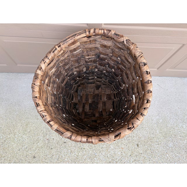 19th-Century French Splint Oak Harvest Basket With Original Weathered Patina For Sale - Image 10 of 13