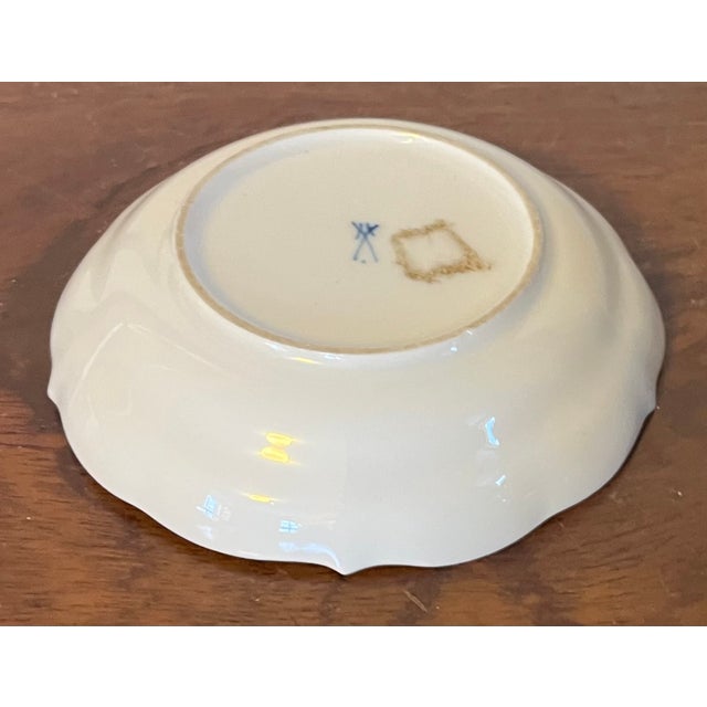 Small Antique 19th Century Blue and White Meissen Porcelain Pin Dish Decorated With Flowers and Insects For Sale - Image 12 of 12