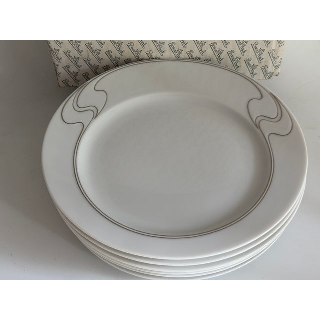 1990s White and Gilt Asimmetria Salad Plates by Björn Wiinblad for Rosenthal Studio Linie, 1992, Set of 6 For Sale - Image 5 of 8