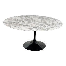 Example of Eero Saarinen Dining Tables