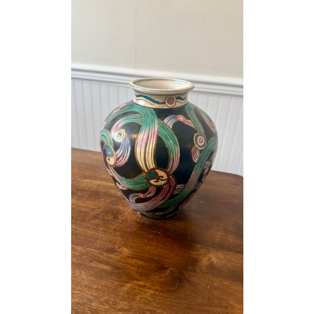 Mid-Century Modern Mid 20th Century Macau Ribbon Vase For Sale - Image 3 of 12