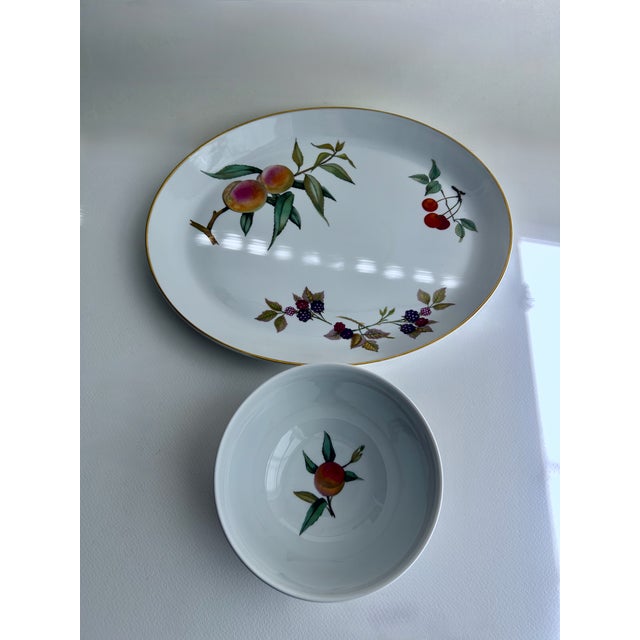 Mid 20th Century Royal Worcester Evesham Gold Platter & Bowl For Sale In New York - Image 6 of 18