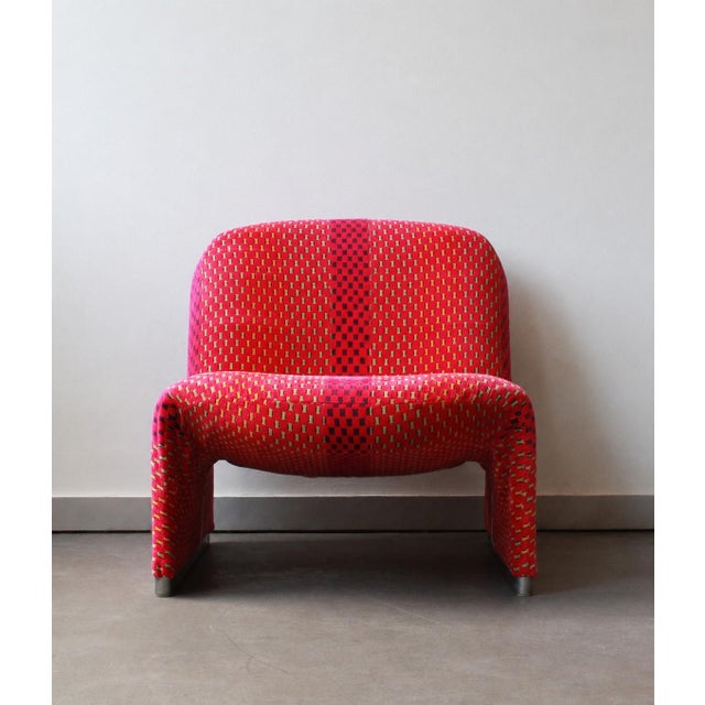 Giancarlo Piretti's iconic lounge chair, crafted from high-density thermoformed foam on a steel frame, adds a touch of...
