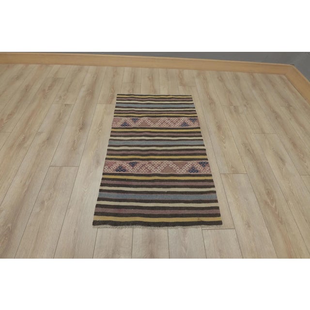 Late 20th Century Rustic Style Turkish Stripe Design Ethnic Wool Kilim Rug For Sale - Image 13 of 13