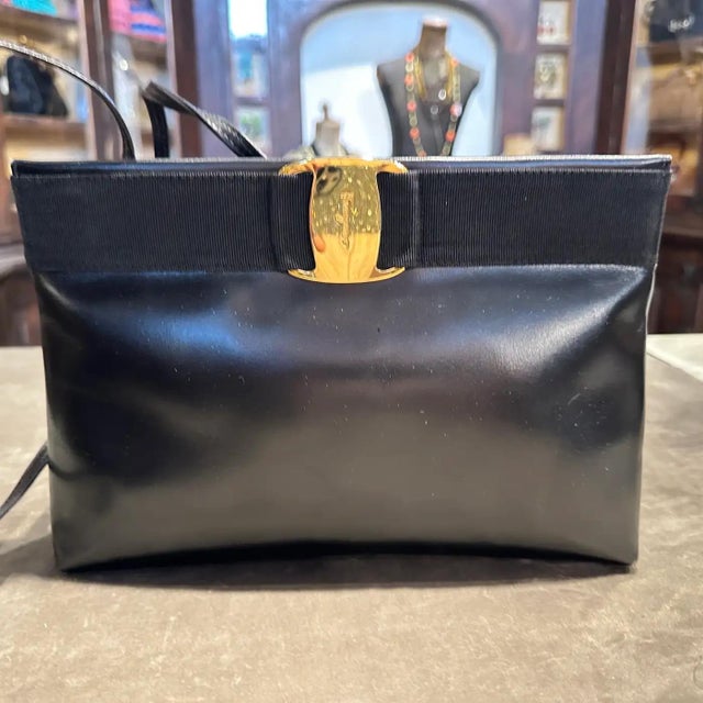 Black A 1990s Black Leather and Brass Shoulder Bag by Salvatore Ferragamo For Sale - Image 8 of 10