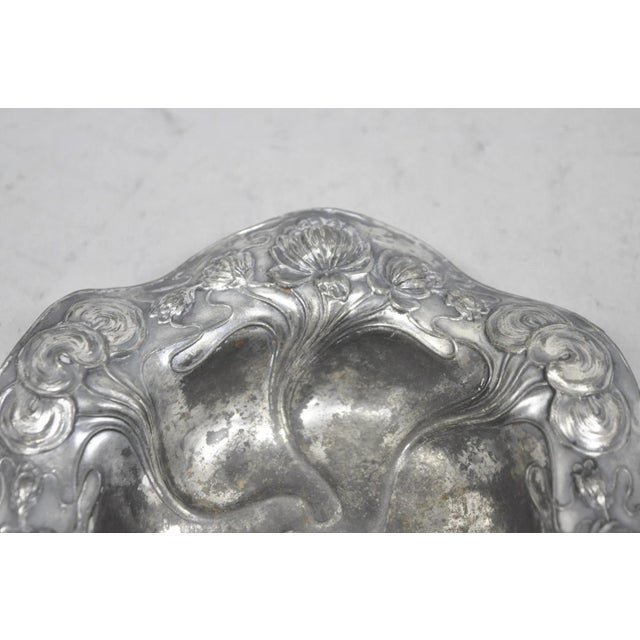 Early 20th Century Antique Homan Silver Plated Art Nouveau Round Scalloped Floral Repousse Nut Dish For Sale - Image 5 of 12
