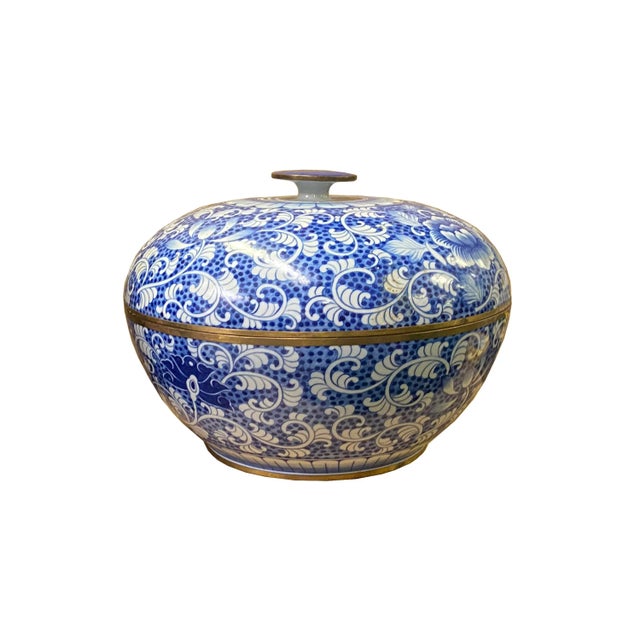 Vintage Blue White Porcelain Floral Pattern Accent Round Box Display For Sale - Image 4 of 8