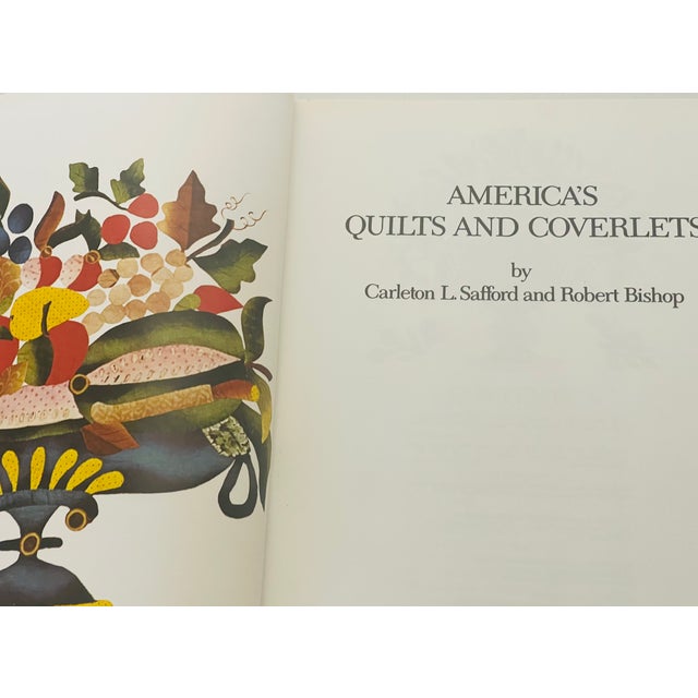 1970s 20th Century. American Quilts and Coverlets Coffee Book For Sale - Image 5 of 6