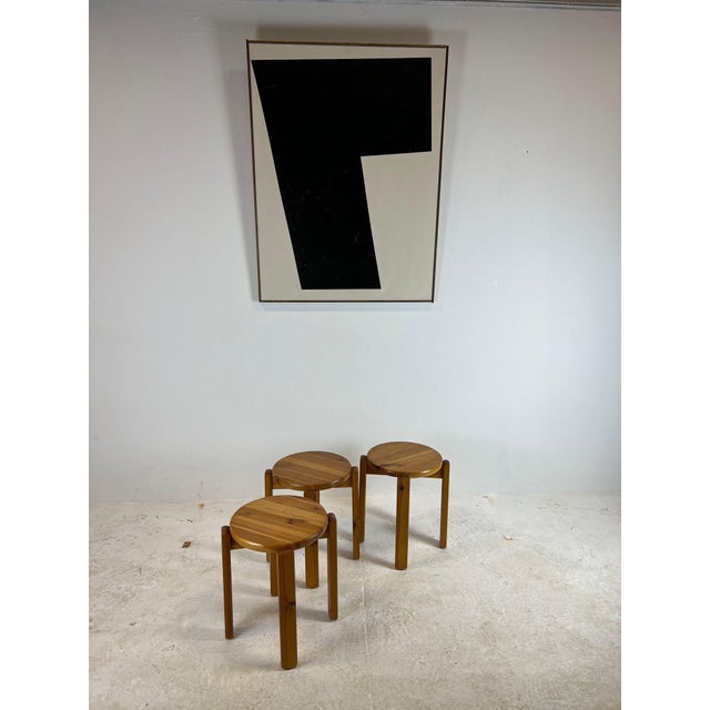 Maison Lecan presents this trio of solid pine stools from the 1970s, inspired by the furniture of Les Arcs, the resort...