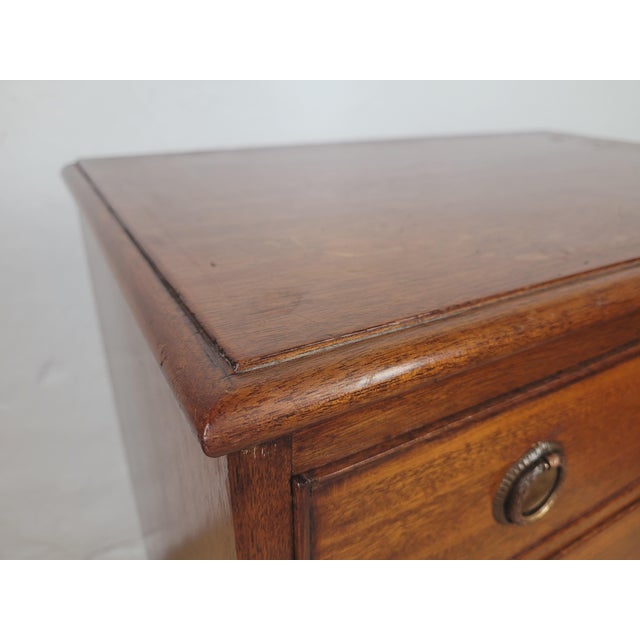 1960s Vintage English Chest of Drawers in Mahogany, 1960 For Sale - Image 5 of 17