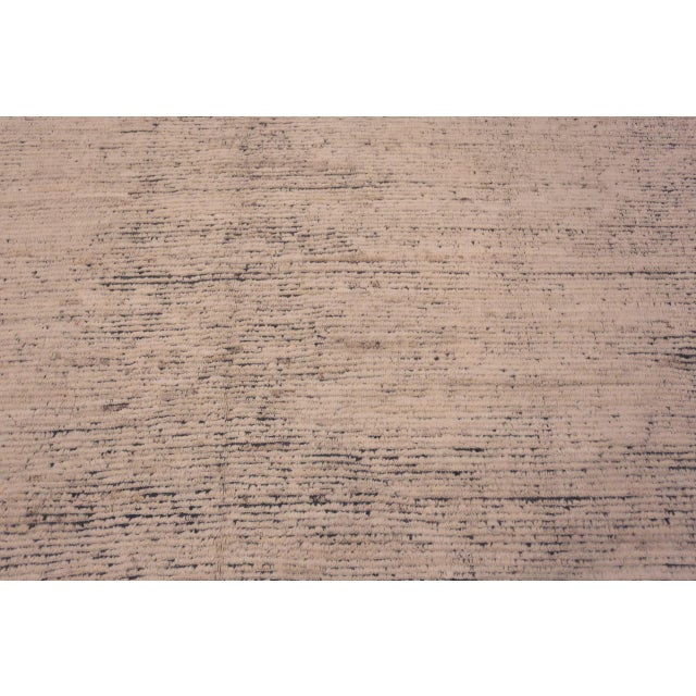 Nazmiyal Collection Abstract Modern Area Rug For Sale In New York - Image 6 of 8