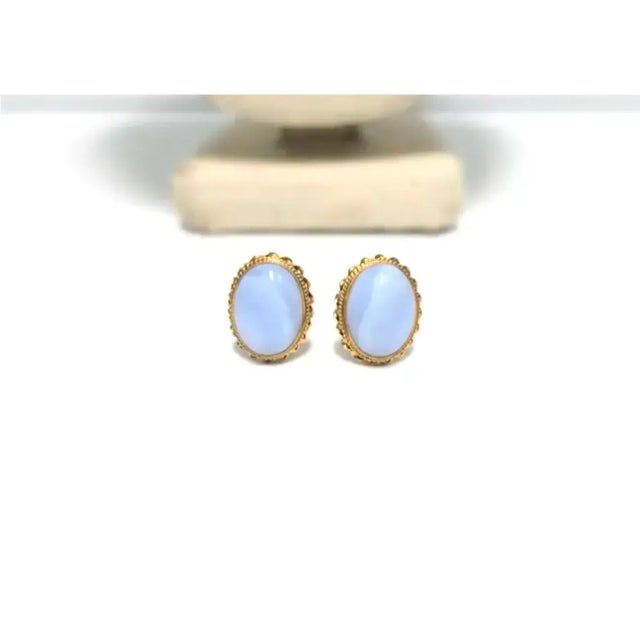 Mid 20th Century Chalcedony Quartz and 14-Karat Gold Earrings, Pair For Sale - Image 5 of 12