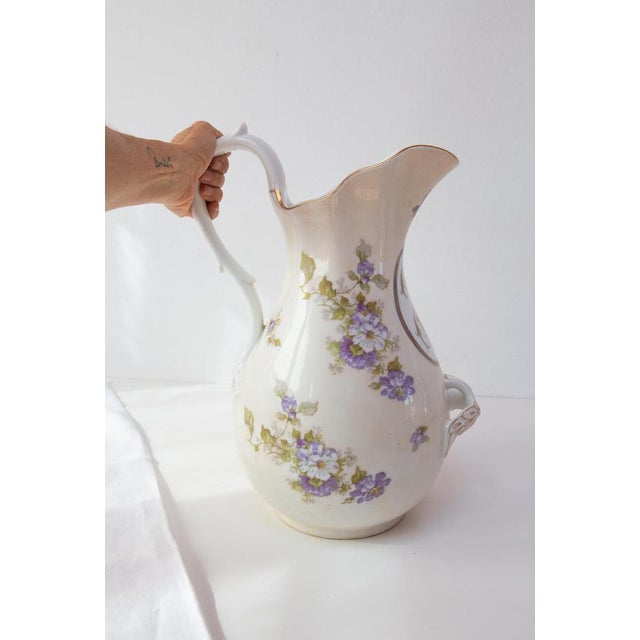 Large 19th Century French Porcelain Ewer, Paris, in Flawless conditions. Designed before 1890