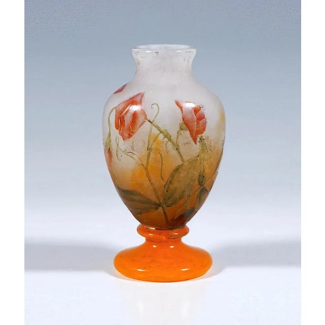 Art Nouveau Cameo Glass Vase with Sweet Pea Decor from Daum Nancy, France, 1910s For Sale - Image 3 of 7