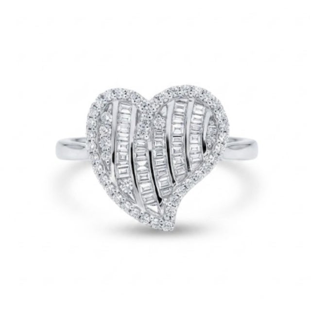 Natural Diamond 0.60cts Ring in 18k Gold, Size 3 For Sale In New York - Image 6 of 8