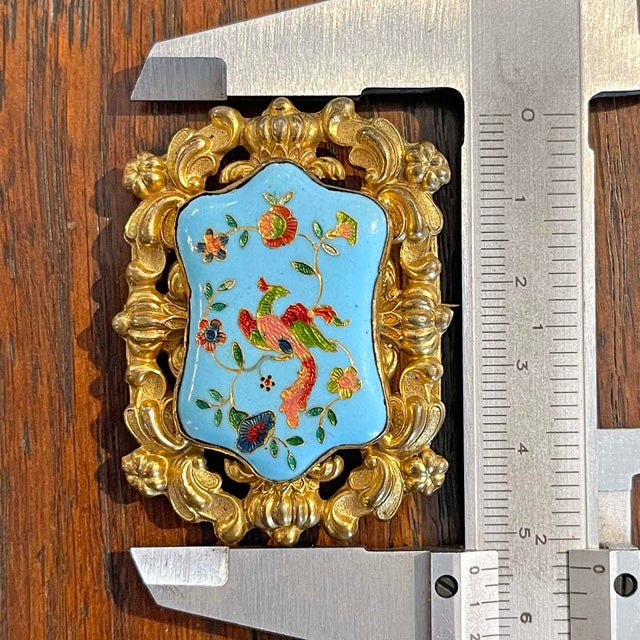 Georgian Enamel Birds Pinchbeck Earrings and Brooch Set Demi-Parure, Circa 1830, Set of 3 For Sale - Image 12 of 12