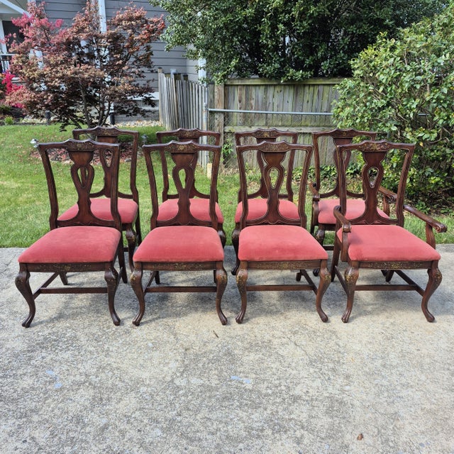 This is a beautiful set of 8 French provincial style dining chairs by Lane Furniture. The set includes 2 arm chairs and 6...